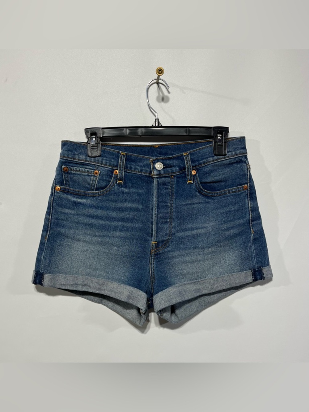 Levi's High-Rise‎ Button Fly Jean Shorts Women’s Size 29 Inseam 2”